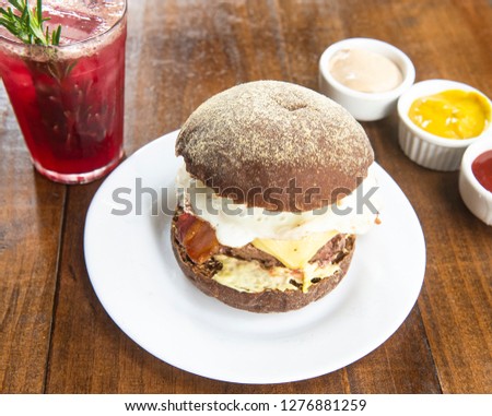 hamburger food plate on restaurant