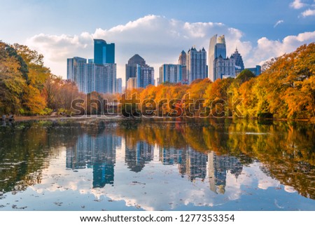 Atlanta, Georgia, USA Piedmont Park skyline in autumn on Lake meer.