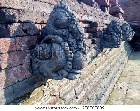 This is called Jaladwara, a kind of water fountain from ancient Java. In the picture are 15th century style of Jaladwara from Majapahit era. These Jaladwara are located at Tikus Temple, Trowulan.
