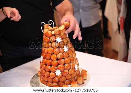 Sweet original pyramidal wedding cake