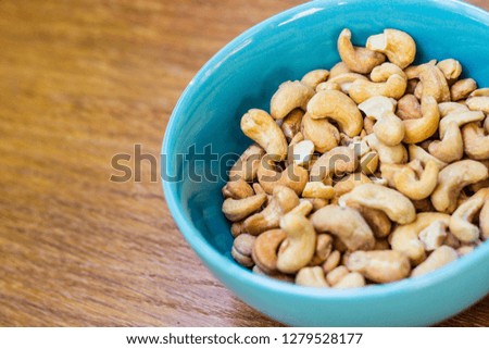 Cashew in bowl