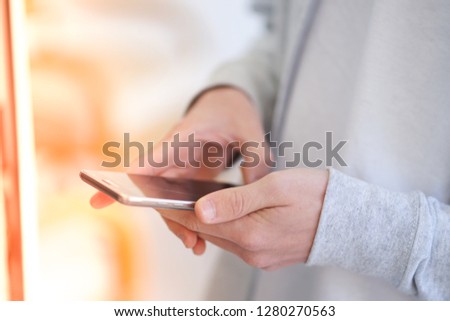 Man chatting with smartphone in coffee house