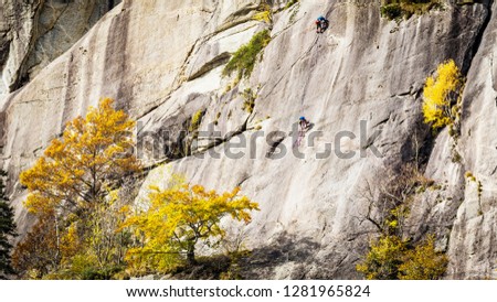 Val Masino (IT) - Val di Mello - pair of rock climbers in action
