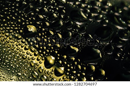 Shining texture of water droplets