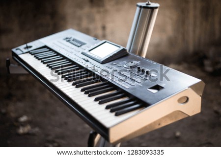 Music keyboard synth