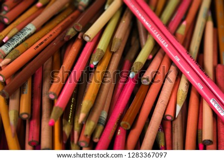 A wonderful close up shot of an assorted color pencil bin at my school art class. Beautiful guiding lines, colors, and the mix of sharpened and un-sharpened pencils makes for a great little shot. 