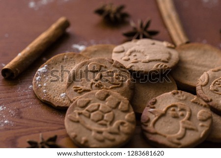 Gingerbread on the table with the ingredients