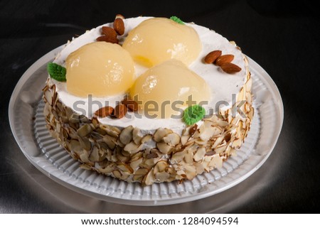 cream fruit cakes