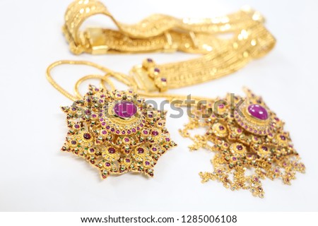 Necklace and gold belt adorned the jewelry of Thai women from the past