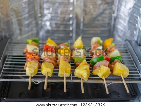 Tasty grilled chicken kabob's on a grill.