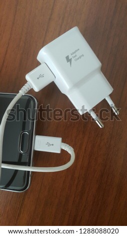 Fast charging cable and mobile phone