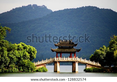 a very famous pavilion bridge-yu dai qiao (jade belt) - in west lake, hangzhou, china was built in song dynasty and rebuilt in qing dynasty Royalty-Free Stock Photo #128832574