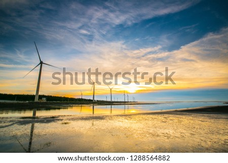 In the coastal areas of Taichung, Asia, Taiwan, the tides are different day and night, and the strong sea breeze here, so many windmills are built here. At dusk, when the sea is ebb, the beautiful sun