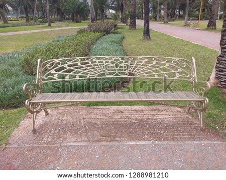 Picture of a chair in the public garden