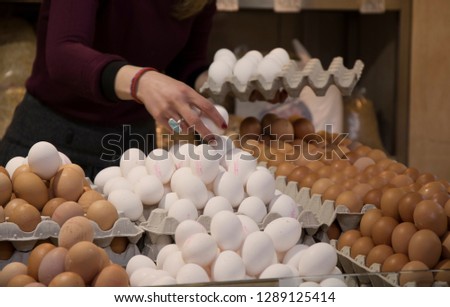 hand take egg in the exposition market Royalty-Free Stock Photo #1289125414