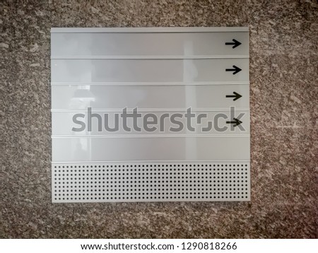 Clear acrylic sign and arrow pointing to the right with space for text input.