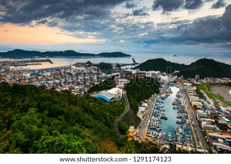 The fishing port in the east of Taiwan is a very important pier for fish in the north. There is a viewing platform on the hillside, which is the best place to enjoy the scenery, attracting many people