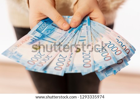 2000 Russian bills in hands