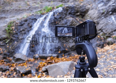 Shooting a waterfall on a video camera with a tripod