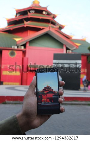 Capture the tourist destination of the Cheng Hoo Mosque, East Java-Indonesia with a cellphone camera