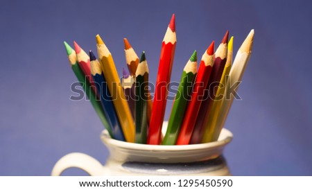 mug with colorful crayons, blue background, back to school concept, drawing, school creativity, homework concept
