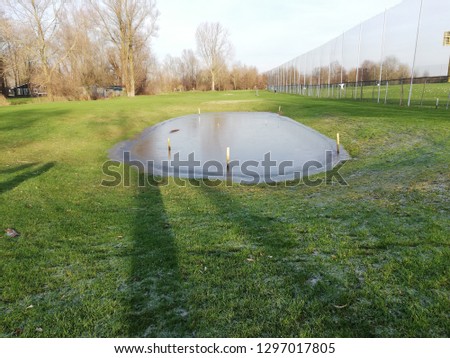 Golf obstacle frozen pond - Netherlands