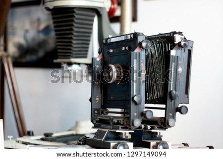 Antique camera is located in the old studio.