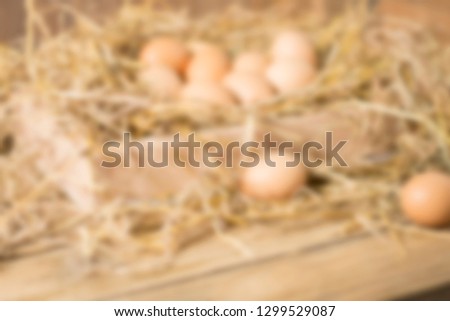 The picture is not clear, the image is out of focus, fresh eggs from the egg farm, put on rice straw for family consumption and sell -