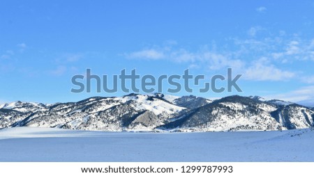 Beautiful snow-covered rolling hills and plains (Montana, USA)