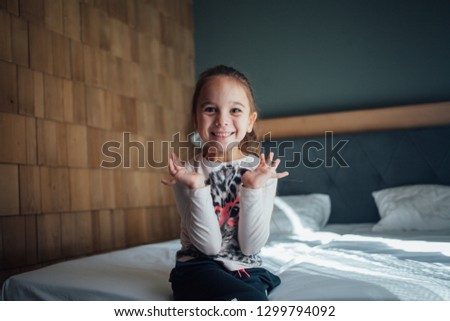 little girl lying on the bed smile