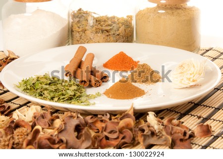 Picture of a plate with different spices on the tableo