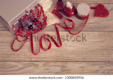 Set of feminine accessories with the inscription Love.