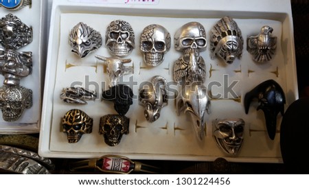 A wide variety of skull ring and accessory souvenirs stand.