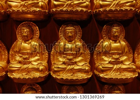 Small golden buddha sculpture at Thailand Temple (Wat Borom Racha Kanchanapisek Anusorn (Leng nuei Yee Branch 2))