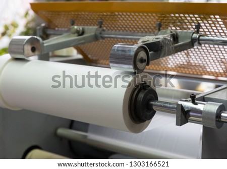 paper roll machine, cut and fold, closeup