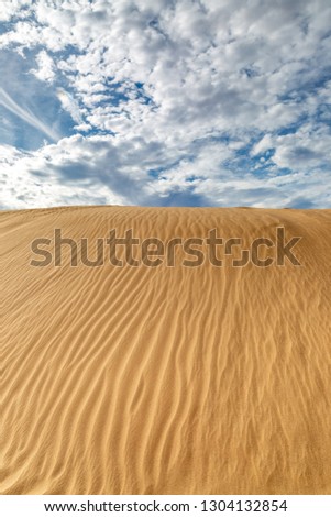 Looking up at patterns in the Imperial sand dunes