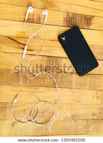 Nice picture of mobile with earphones