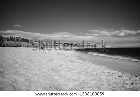 dark gloomy desktop screensaver black and white infrared photography sea beach