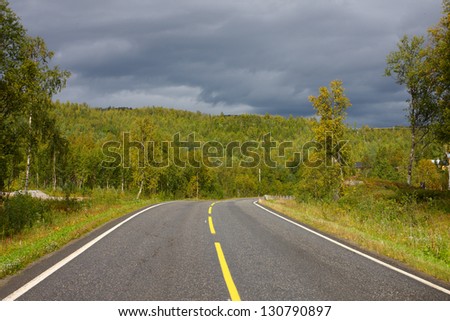 road at the norwegian mountains