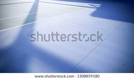 Tennis court with a background with shadows