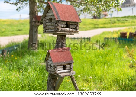 Feeder for birds in the form of a wooden log house