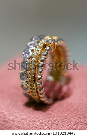jewelry ring pandora macro close-up gift magazine collection beauty taste style design poster picture