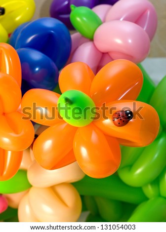 flower shapes made of colored balloons (Balloon Bouquet)