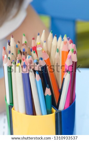 A bunch of coloured crayons