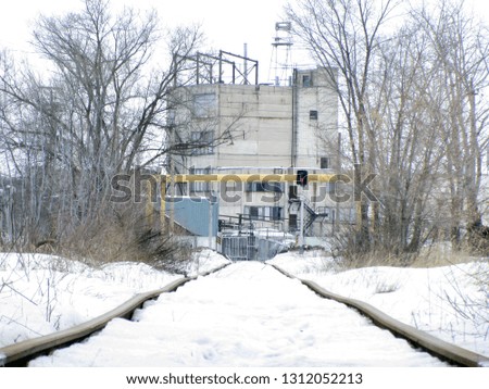 Railroad goes to abandoned factory building