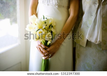 Bride holding bouquet of flowers