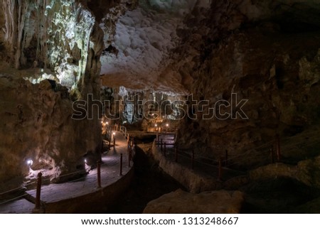 Hang Sung Sot Grotto (Cave of Surprises), Halong Bay, Vietnam