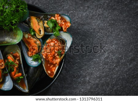 Mussel cooking pan seafood plate with Shellfish green mussels shell ocean gourmet dinner cooked with herbs and spices chilli sauce 