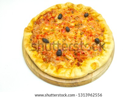 round tuna pizza