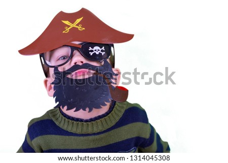 Mockup the boy in the guise of pirate on a green background